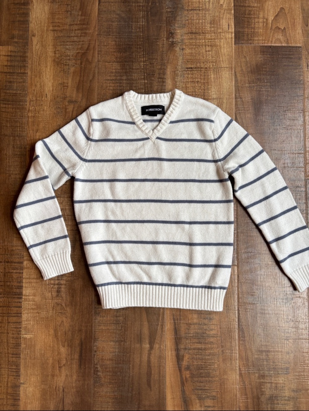Nordstrom Boys size 6 Cream V-Neck Sweater with dusty blue Stripes EUC
